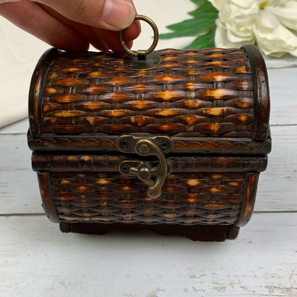 Mini Wooden Basket Weave Latch Hinged Trunk - Picture 5 of 13